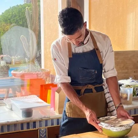 Image alt description