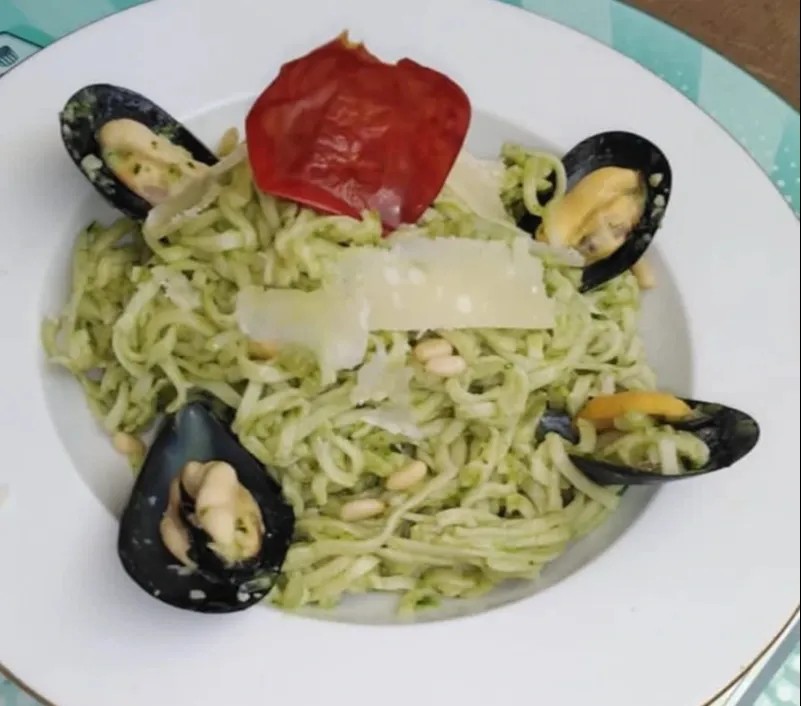 Image alt description