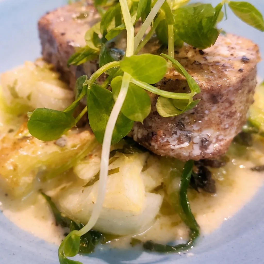 Image alt description