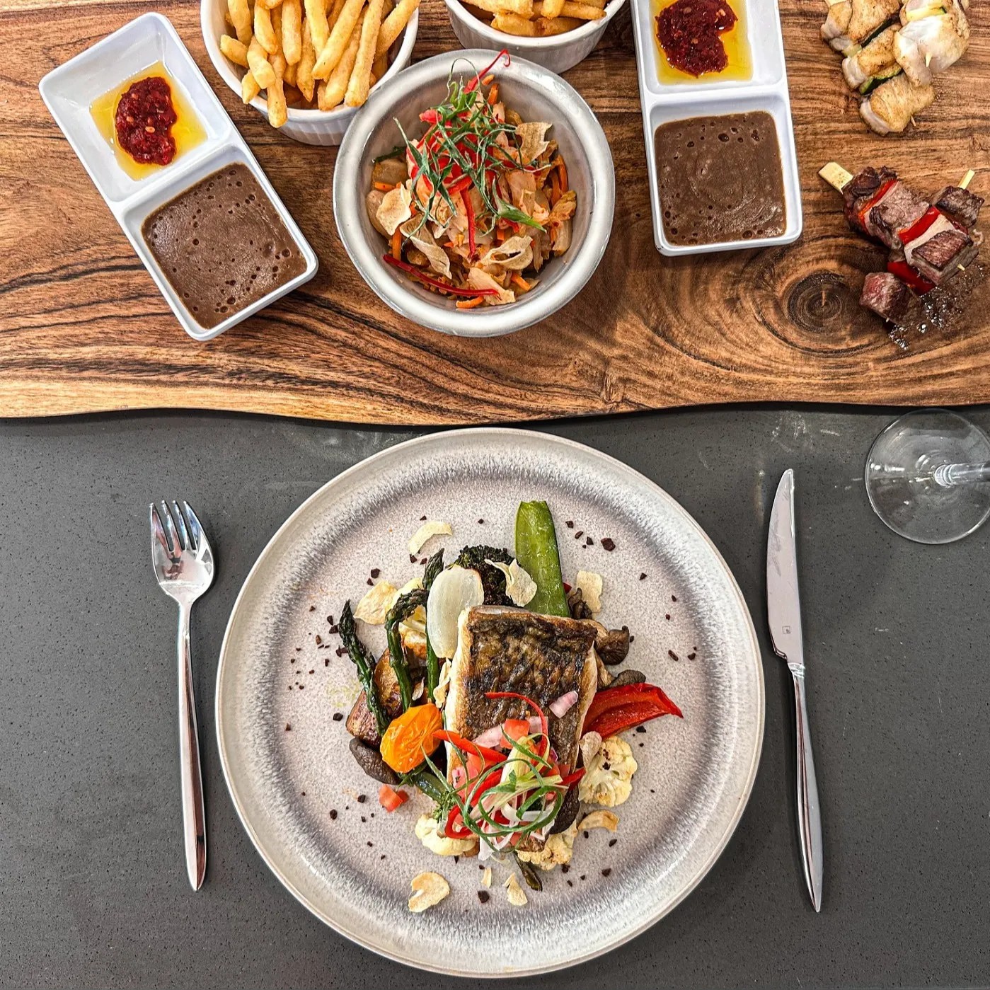 Image alt description