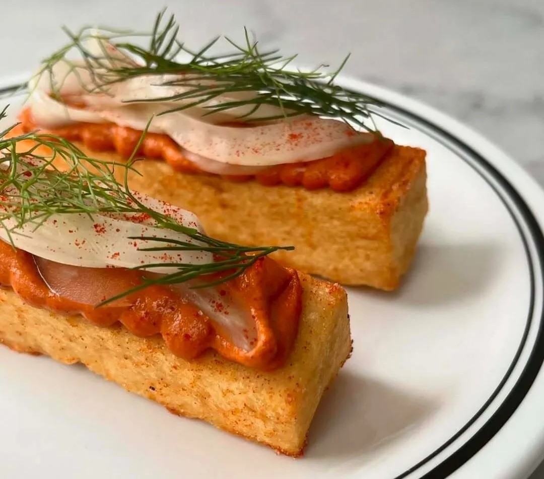 Image alt description