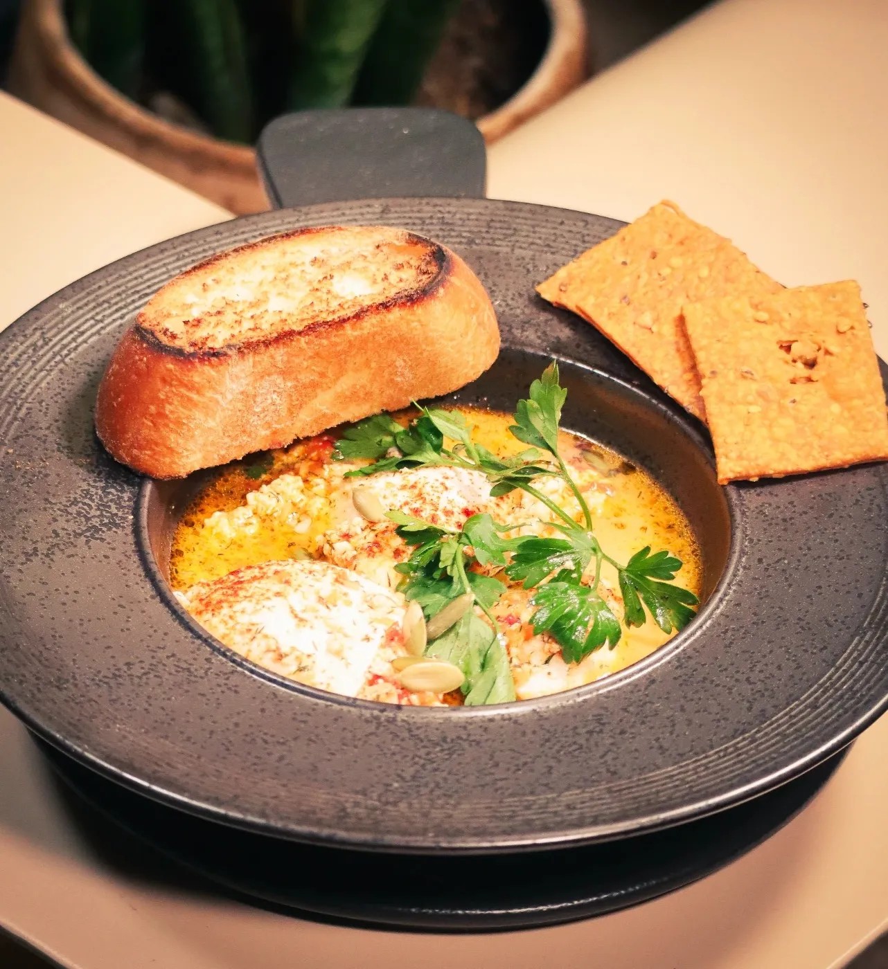 Image alt description