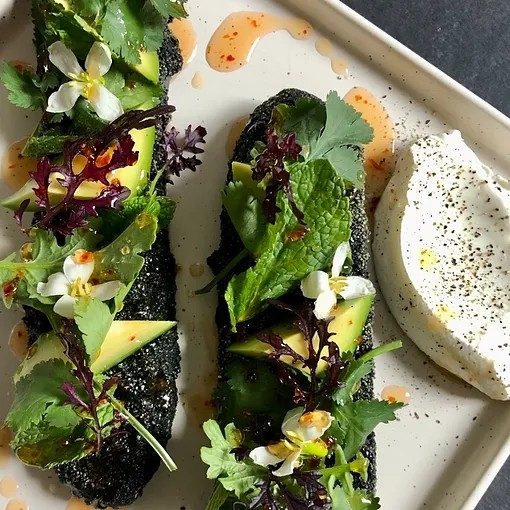 Image alt description