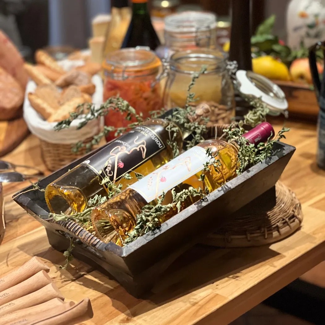 Image alt description