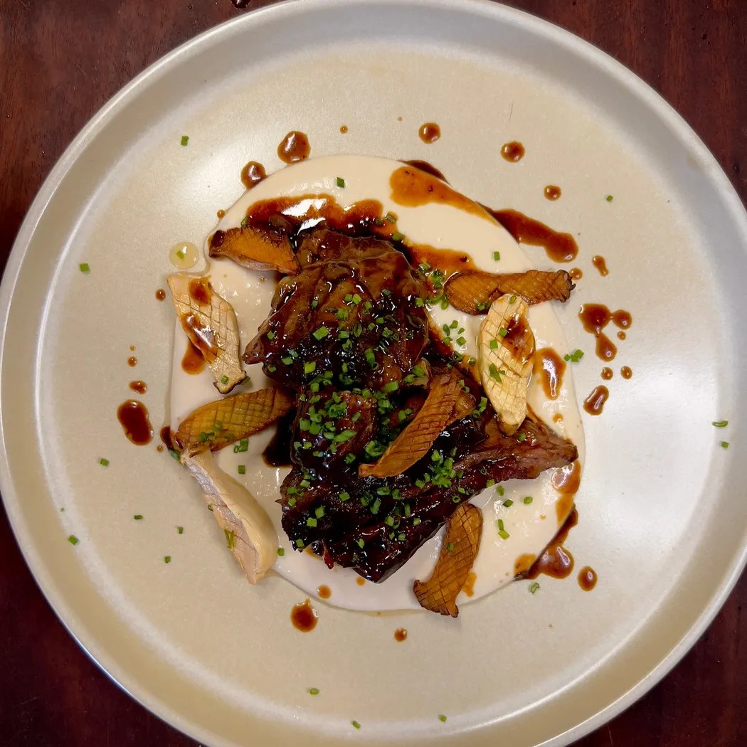 Image alt description