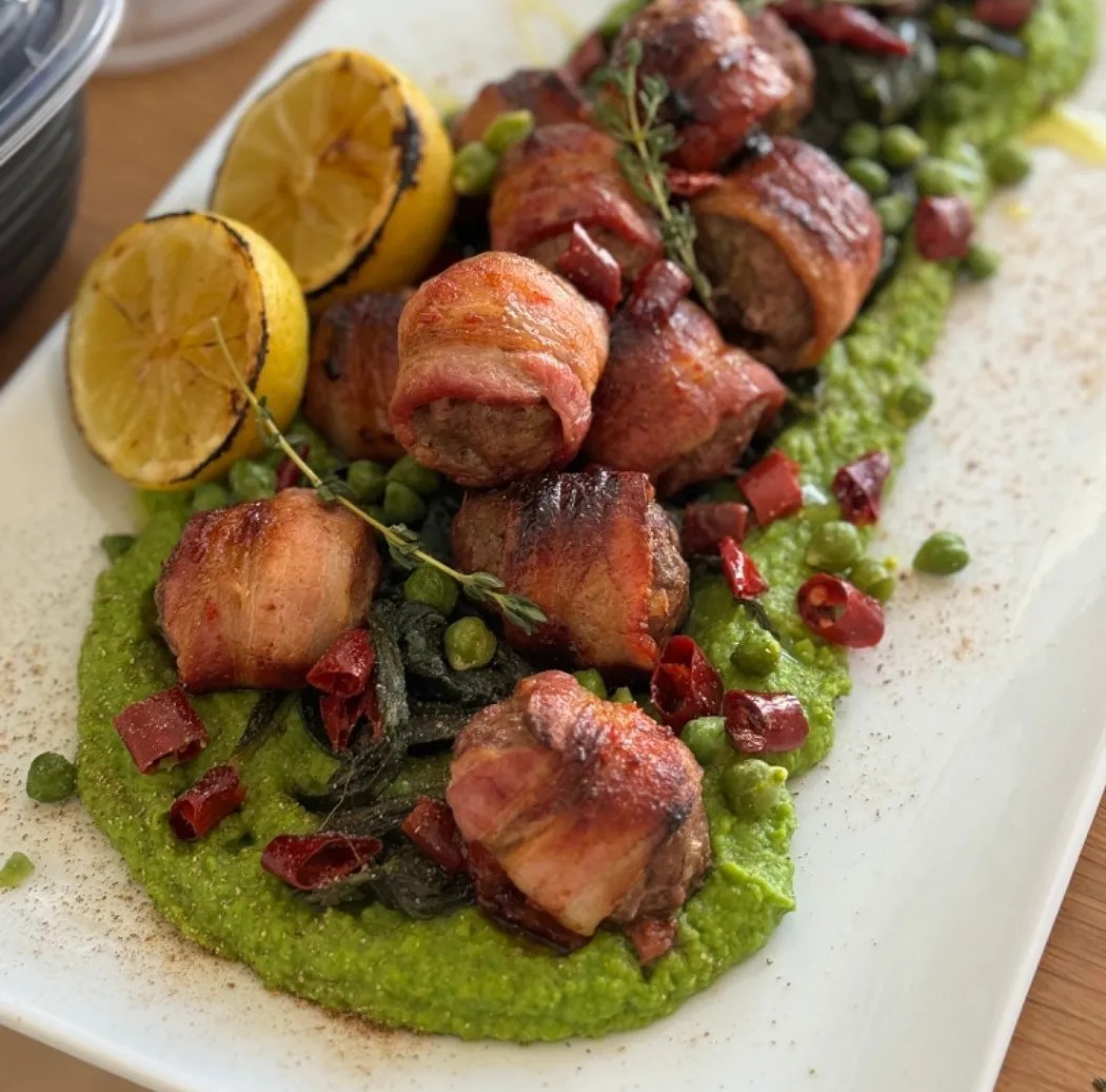 Image alt description