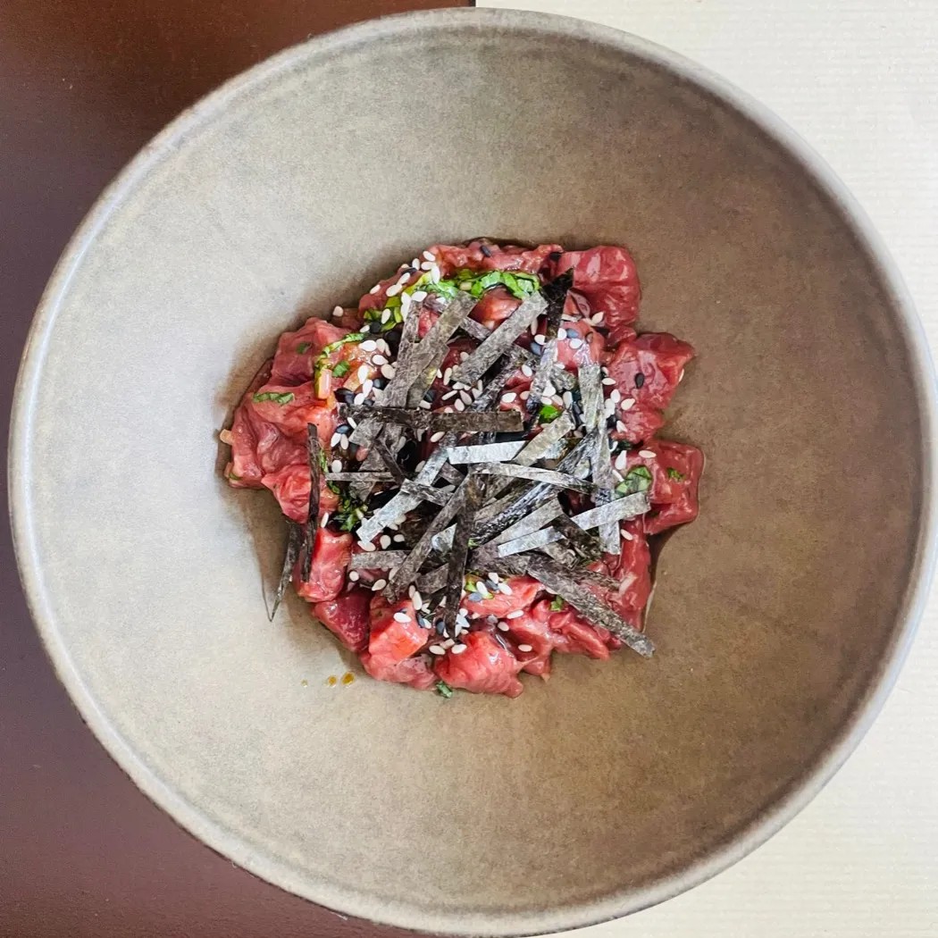 Image alt description