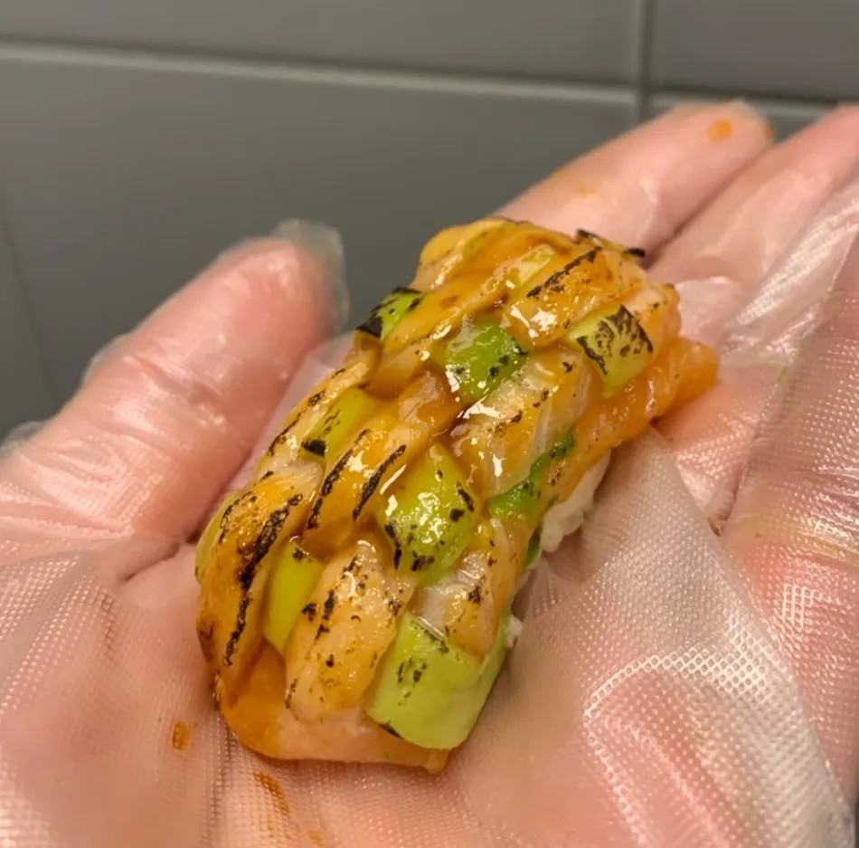 Image alt description