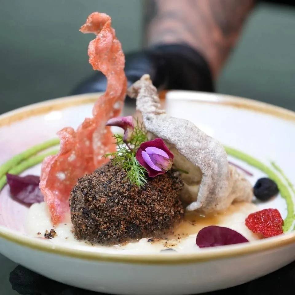 Image alt description