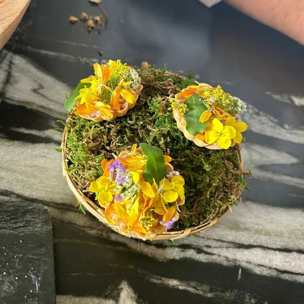 Image alt description