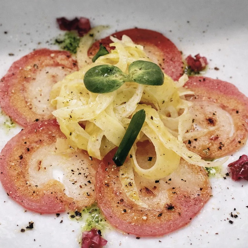 Image alt description