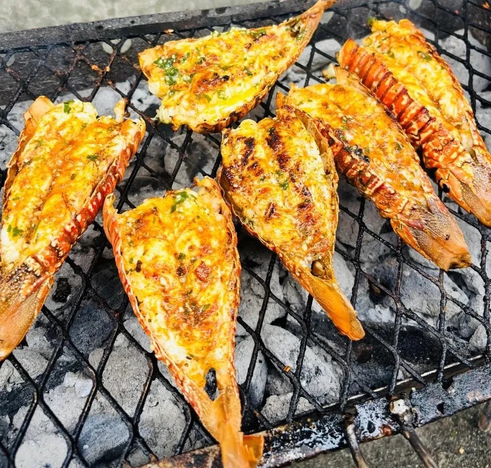 Image alt description