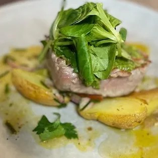 Image alt description