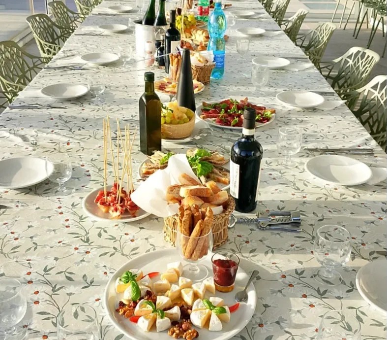 Image alt description