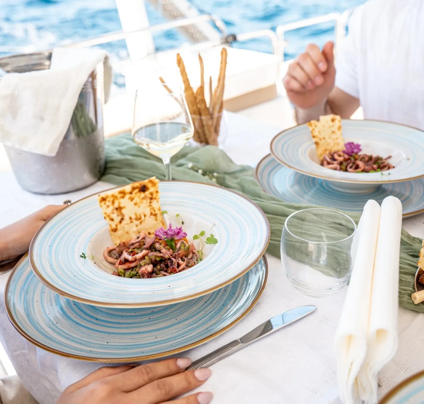 Image alt description