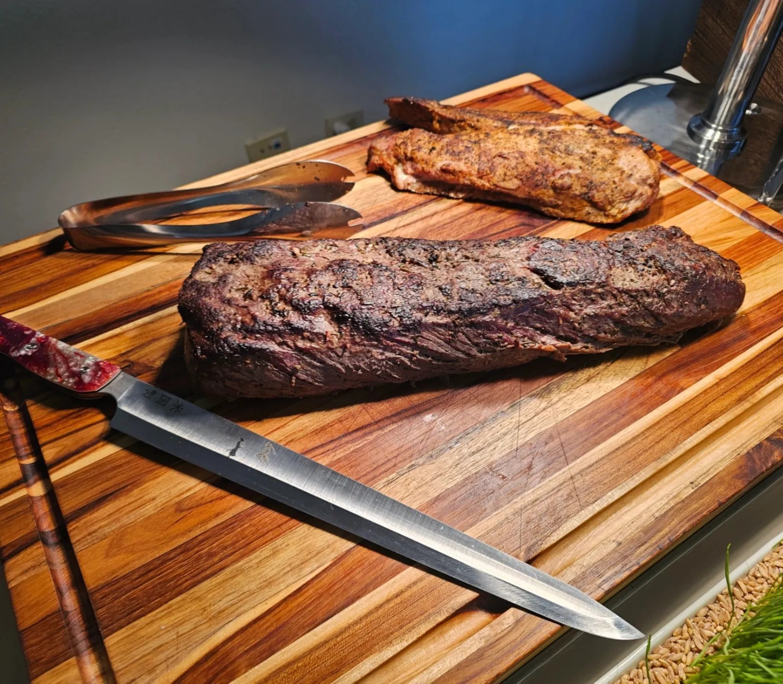 Image alt description