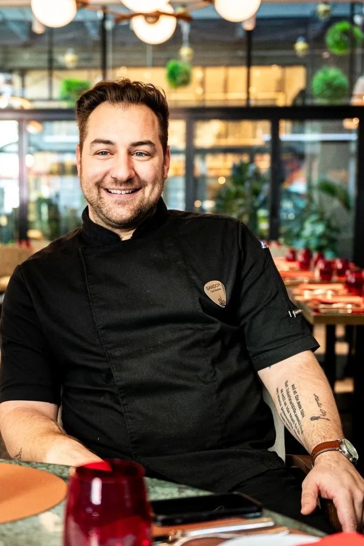 Image alt description