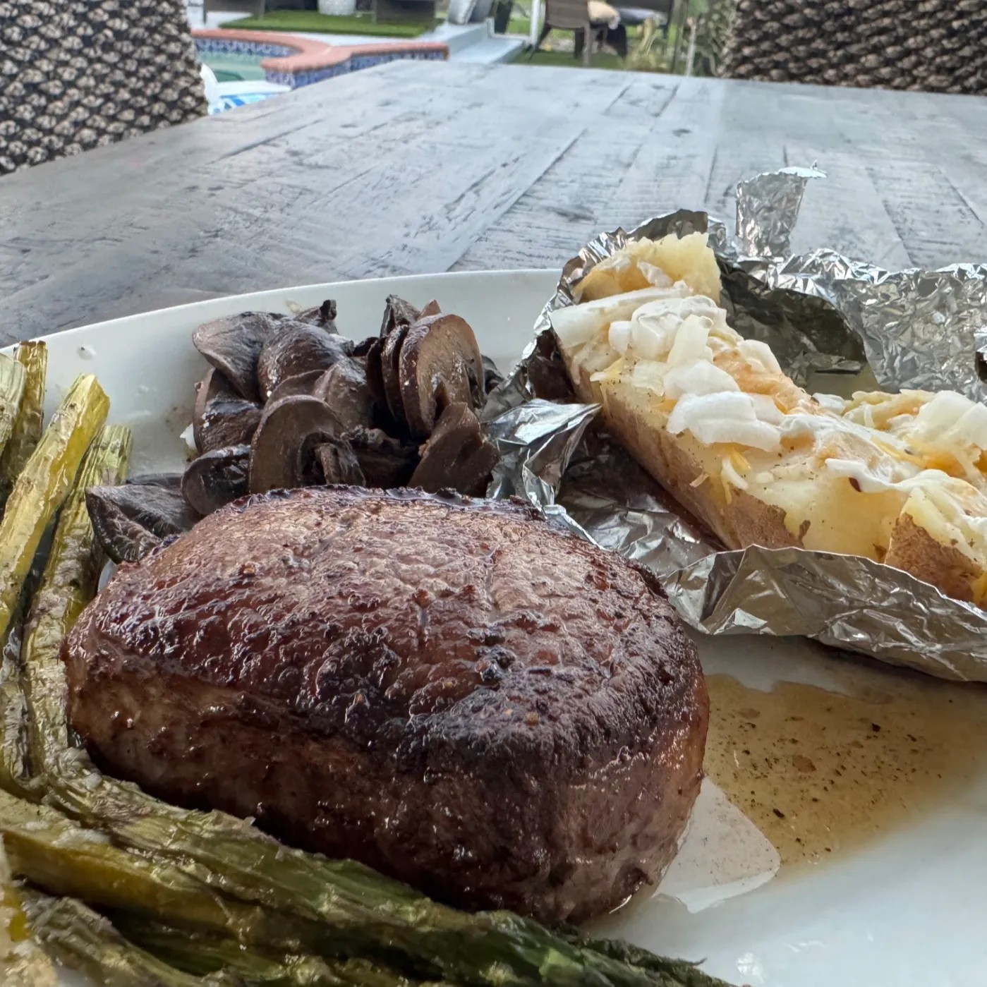 Image alt description