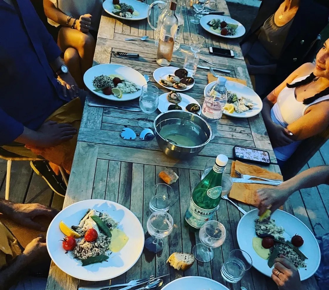 Image alt description