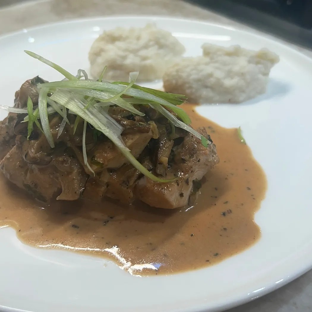 Image alt description