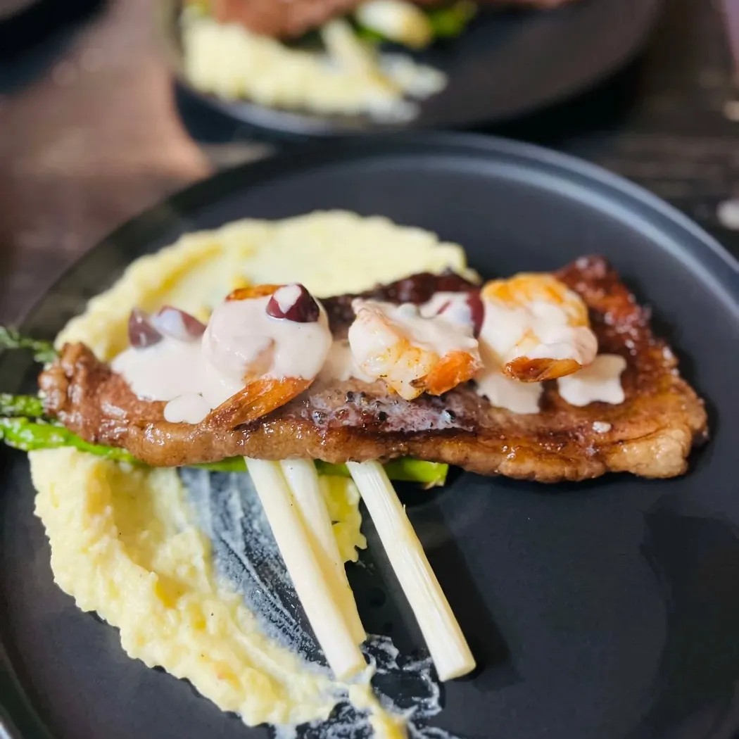 Image alt description