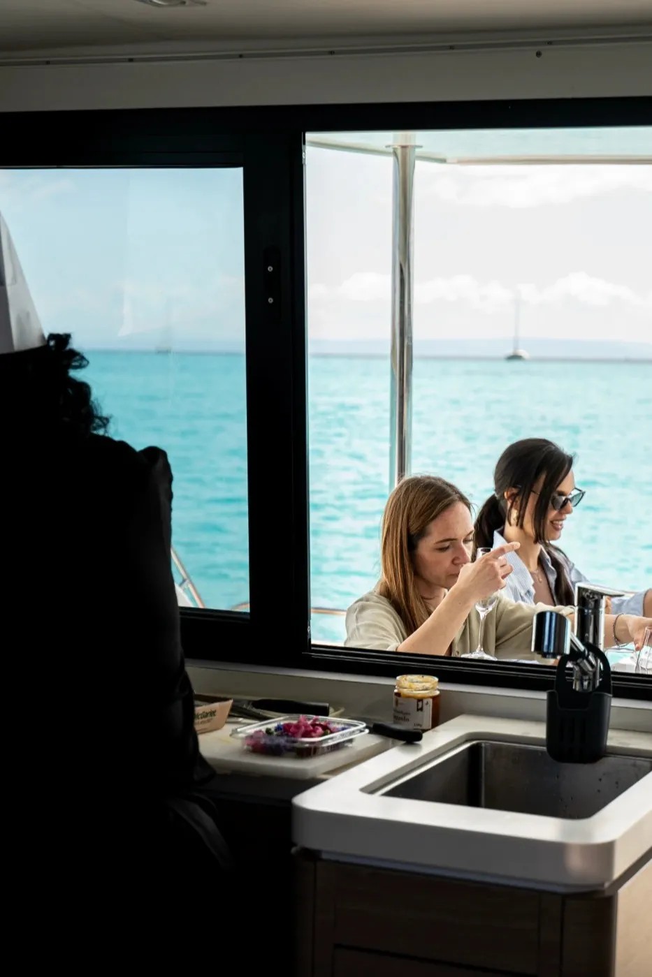 Image alt description