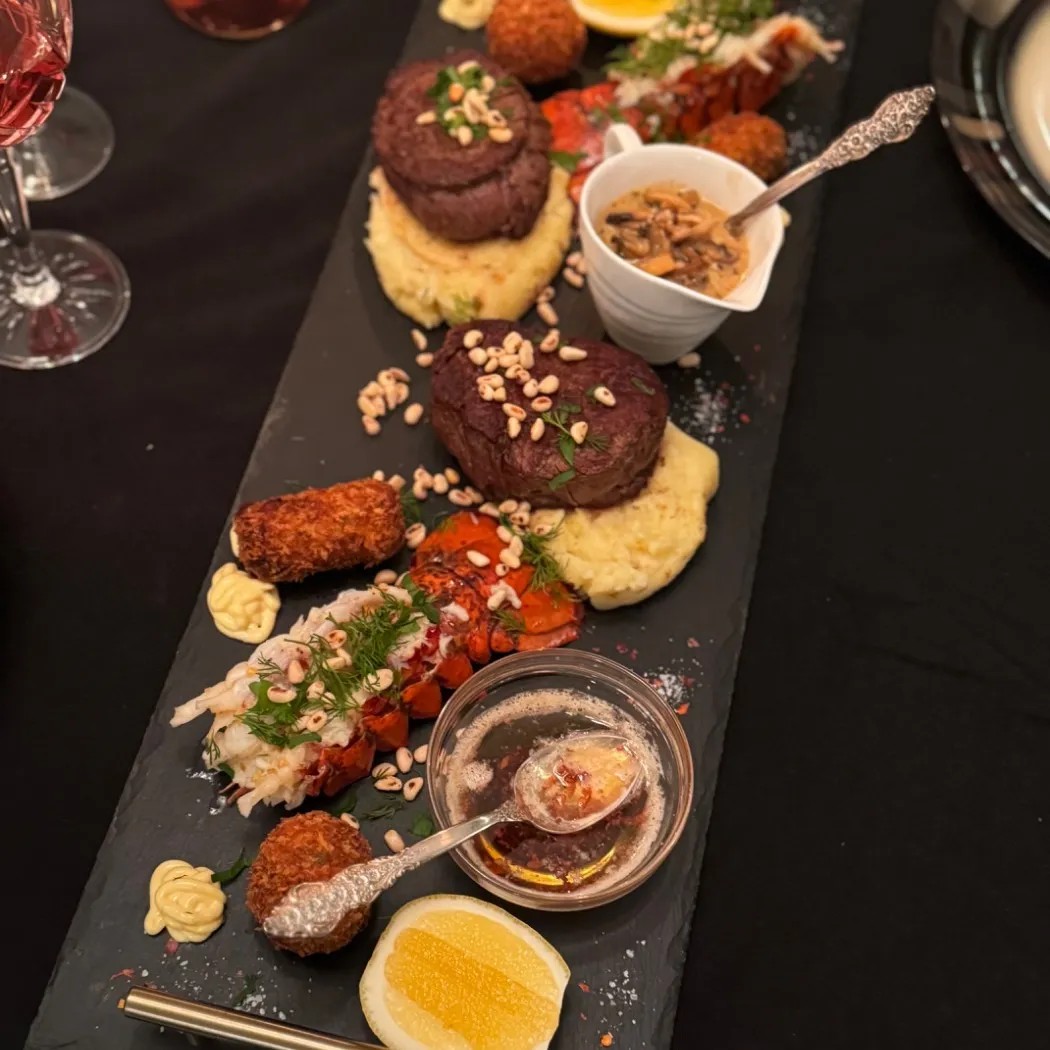 Image alt description