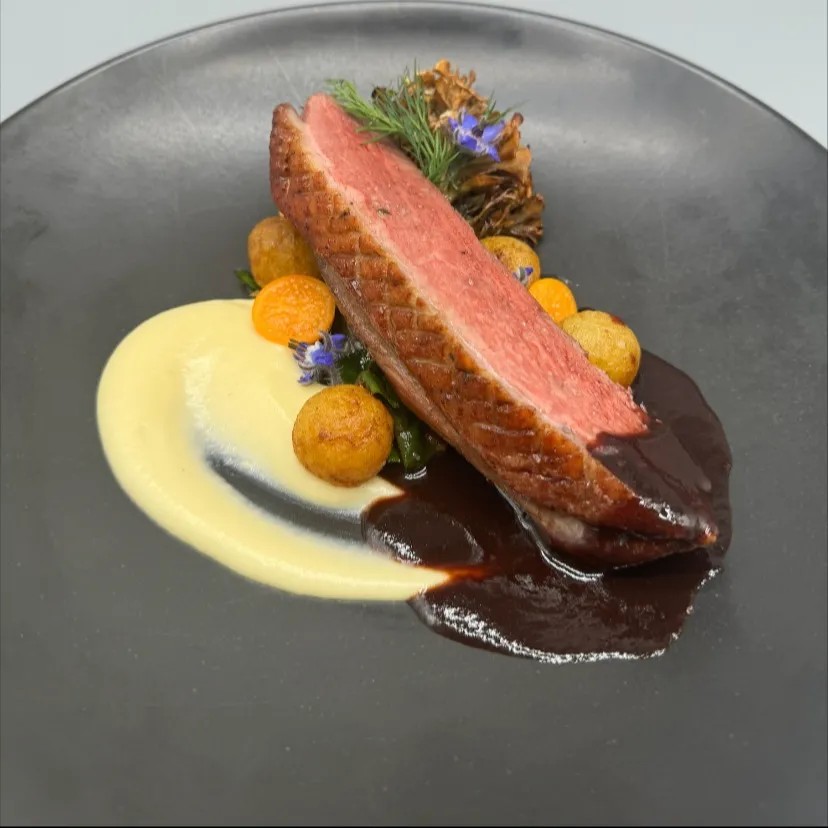 Image alt description