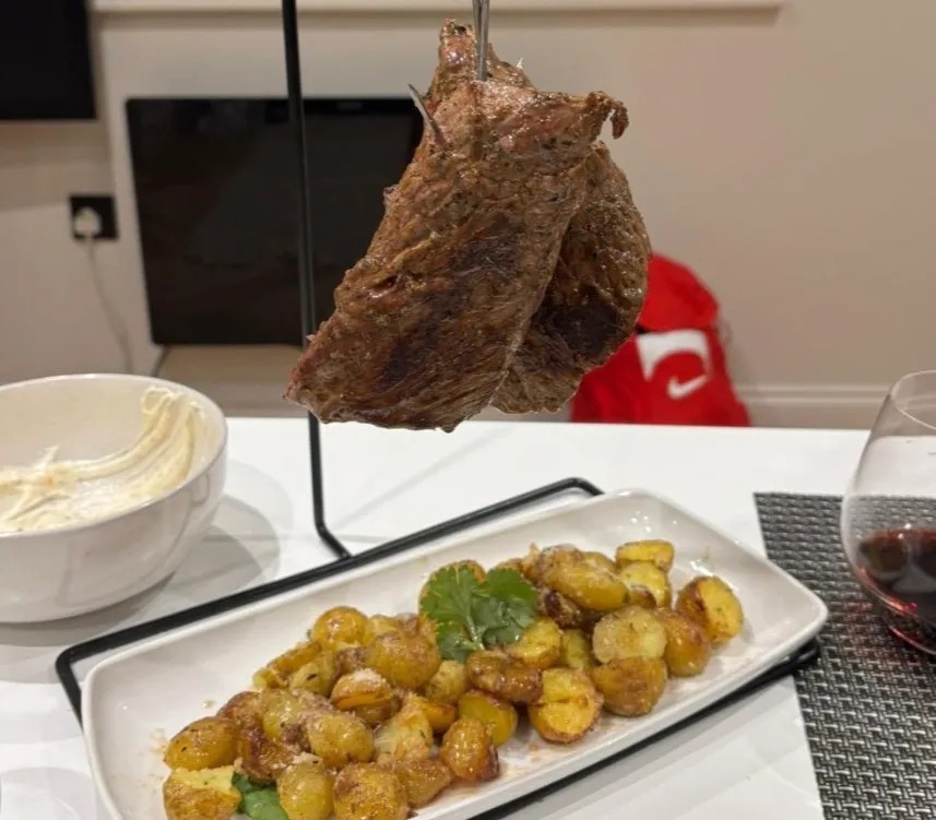 Image alt description