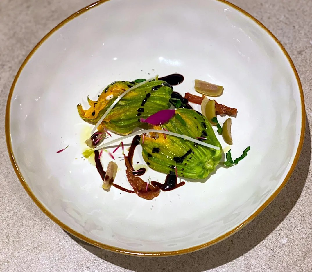 Image alt description