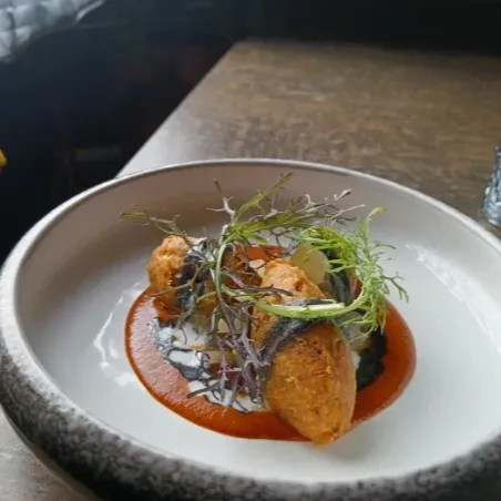 Image alt description