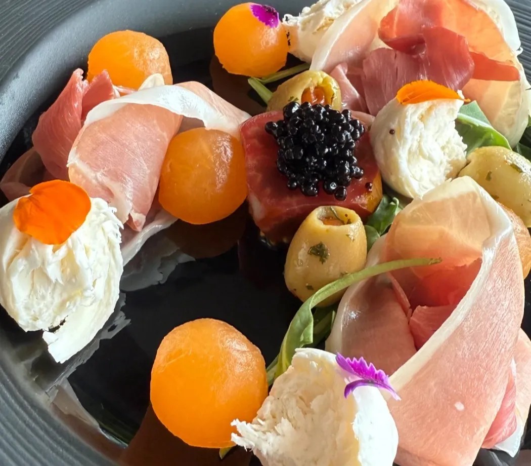 Image alt description