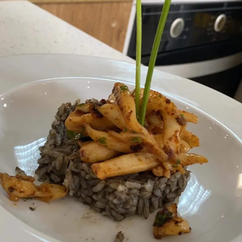 Image alt description