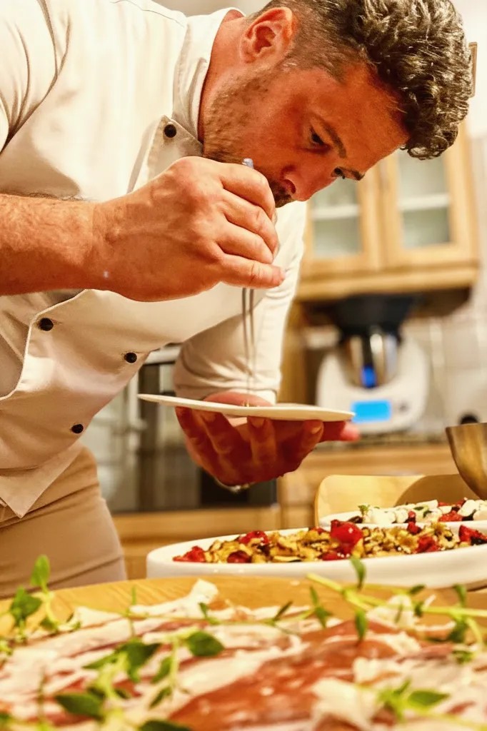 Image alt description