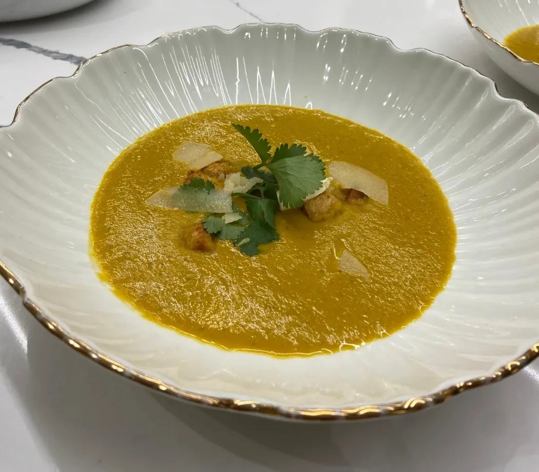 Image alt description