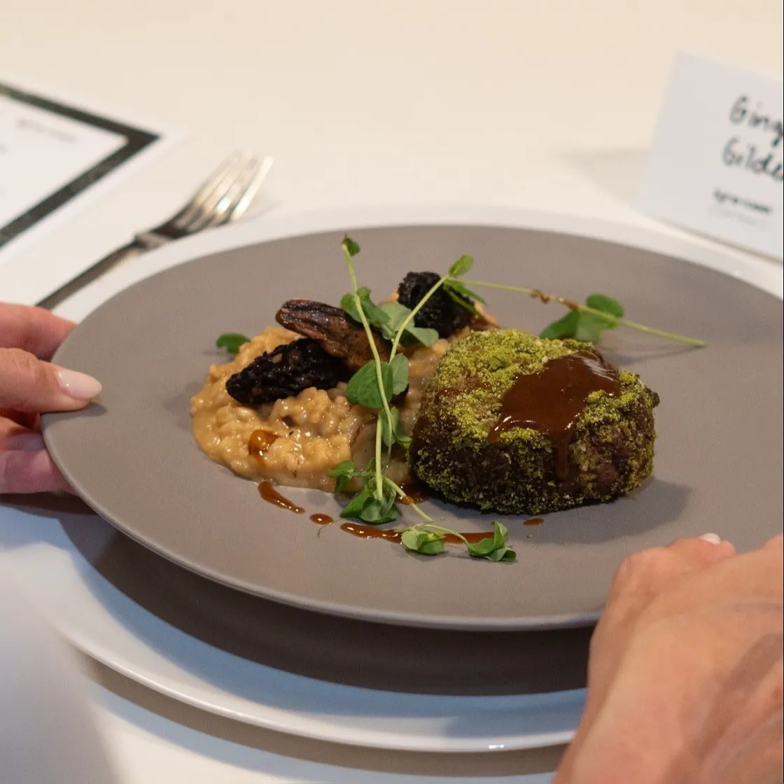 Image alt description