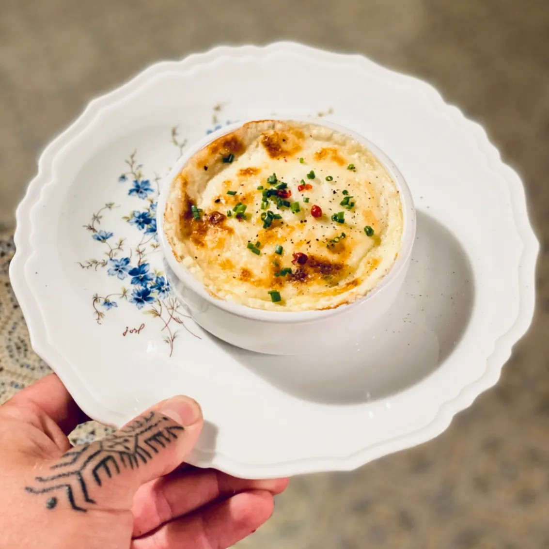 Image alt description