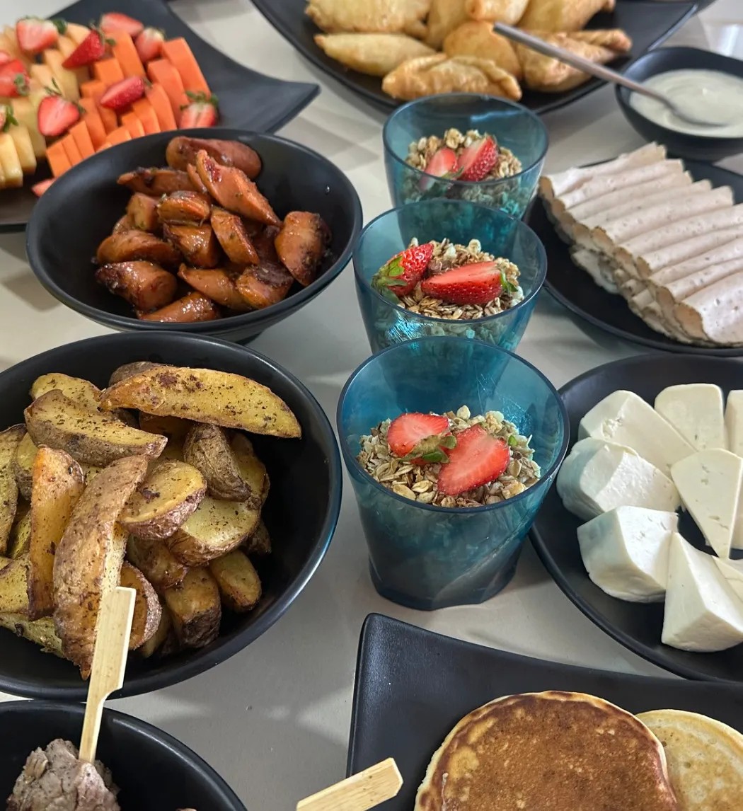 Image alt description