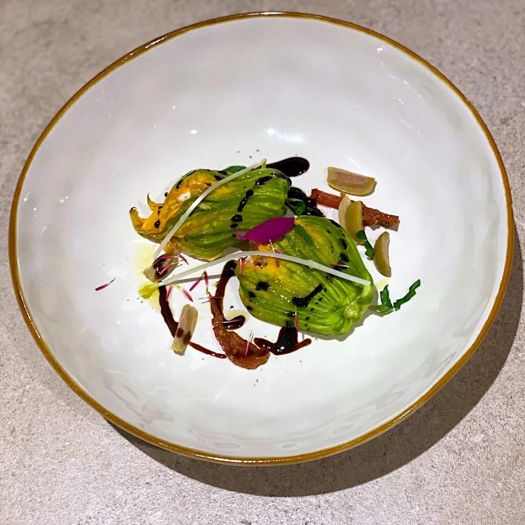 Image alt description