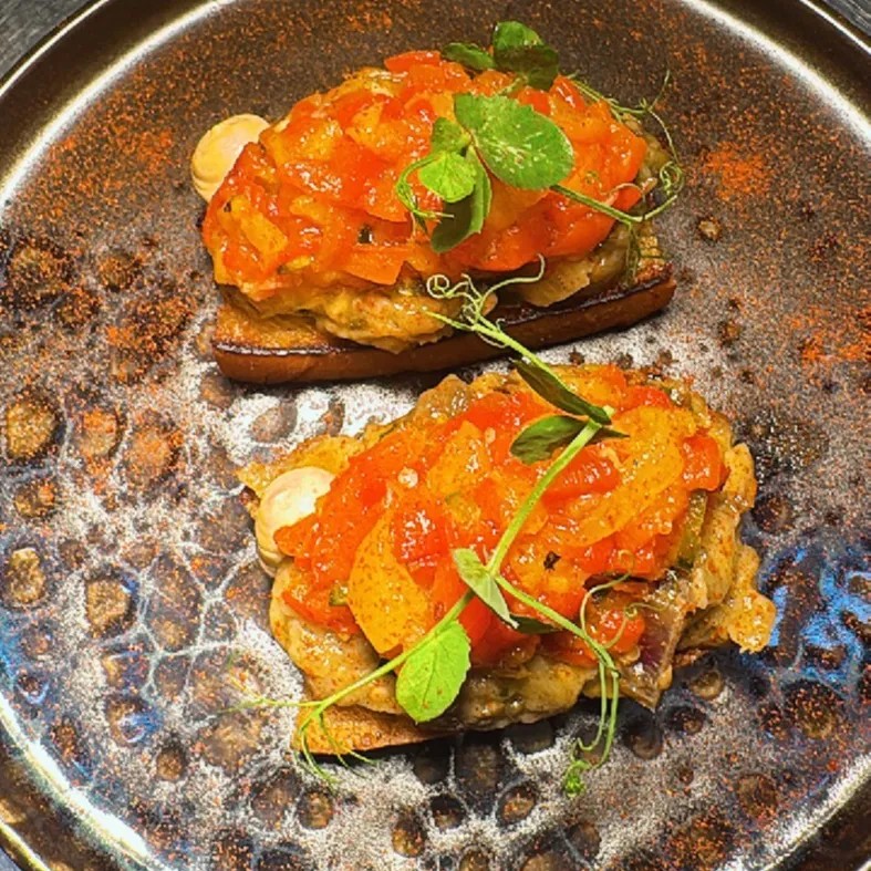 Image alt description