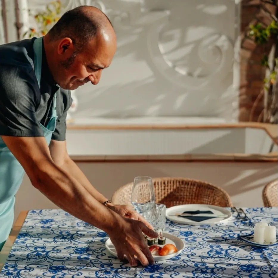 Image alt description