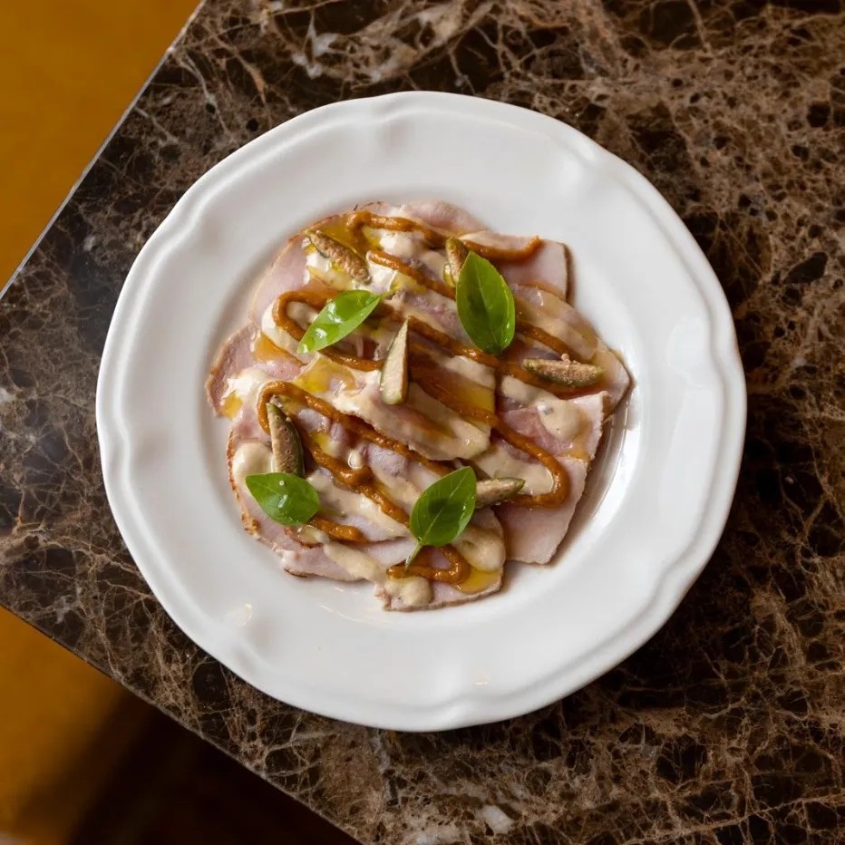 Image alt description