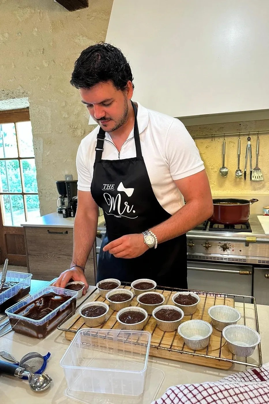 Image alt description