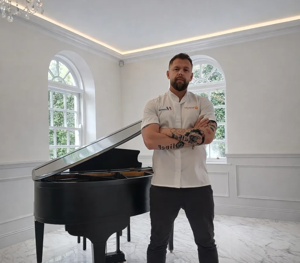 Image alt description