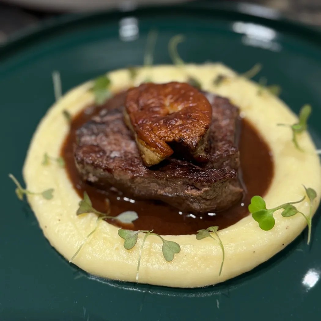 Image alt description