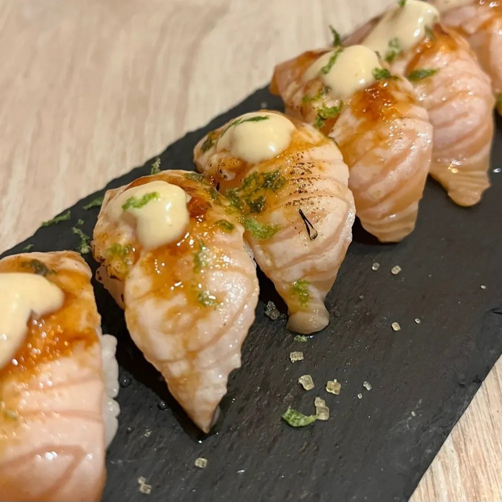 Image alt description