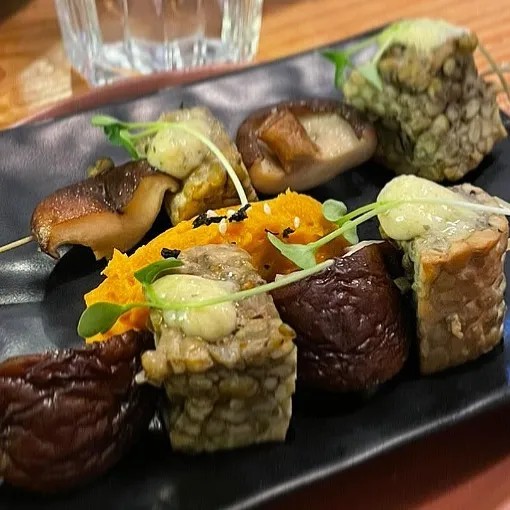 Image alt description