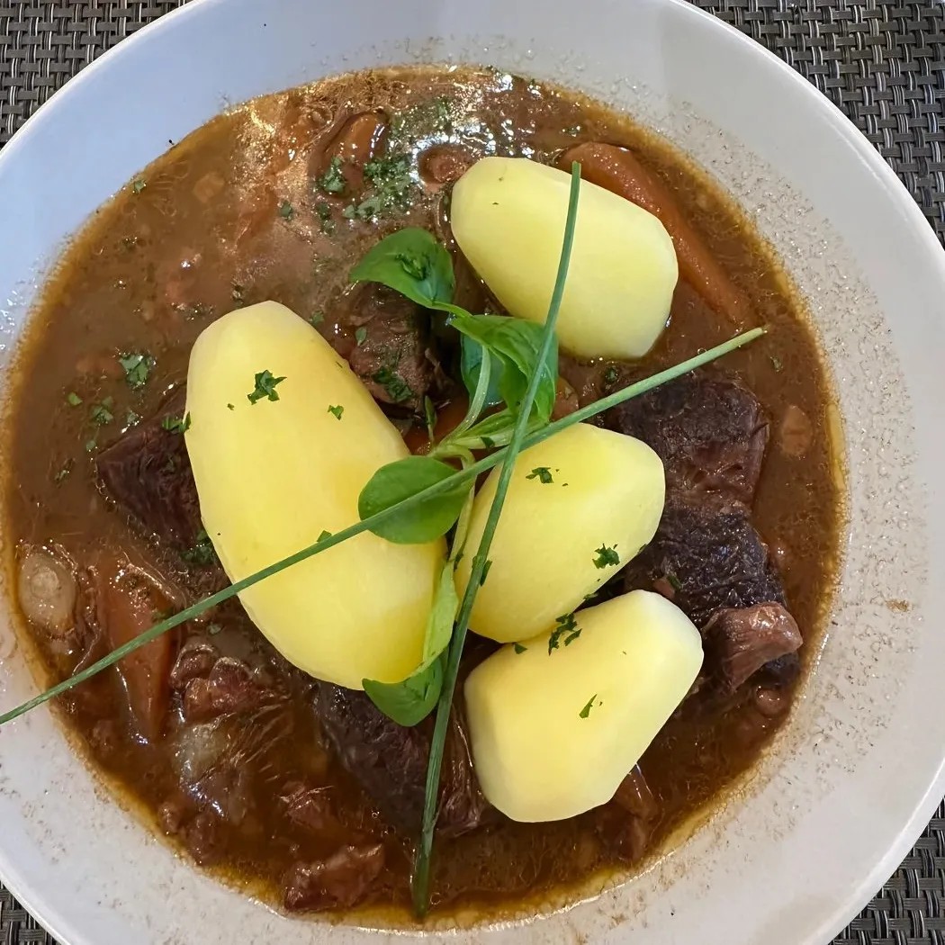 Image alt description