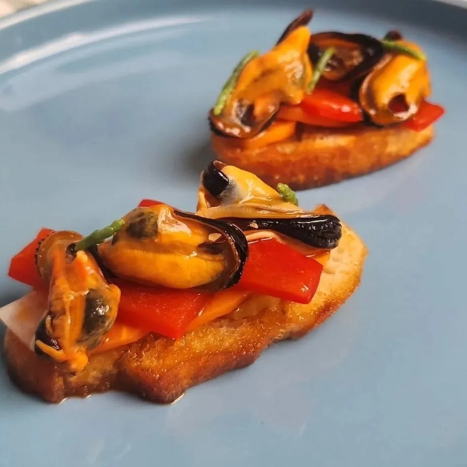 Image alt description