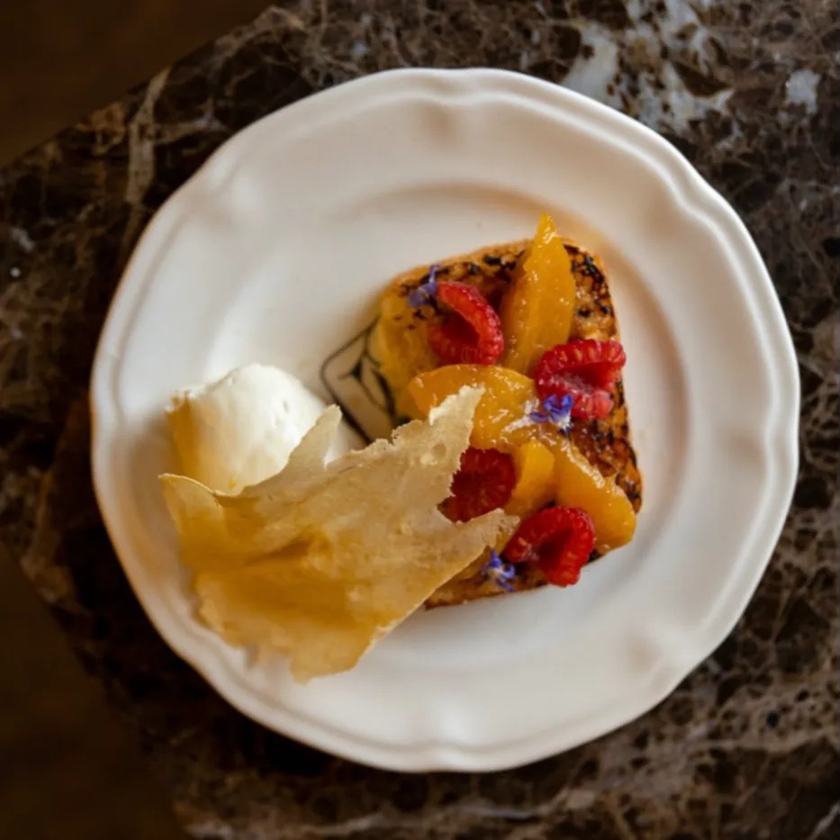 Image alt description